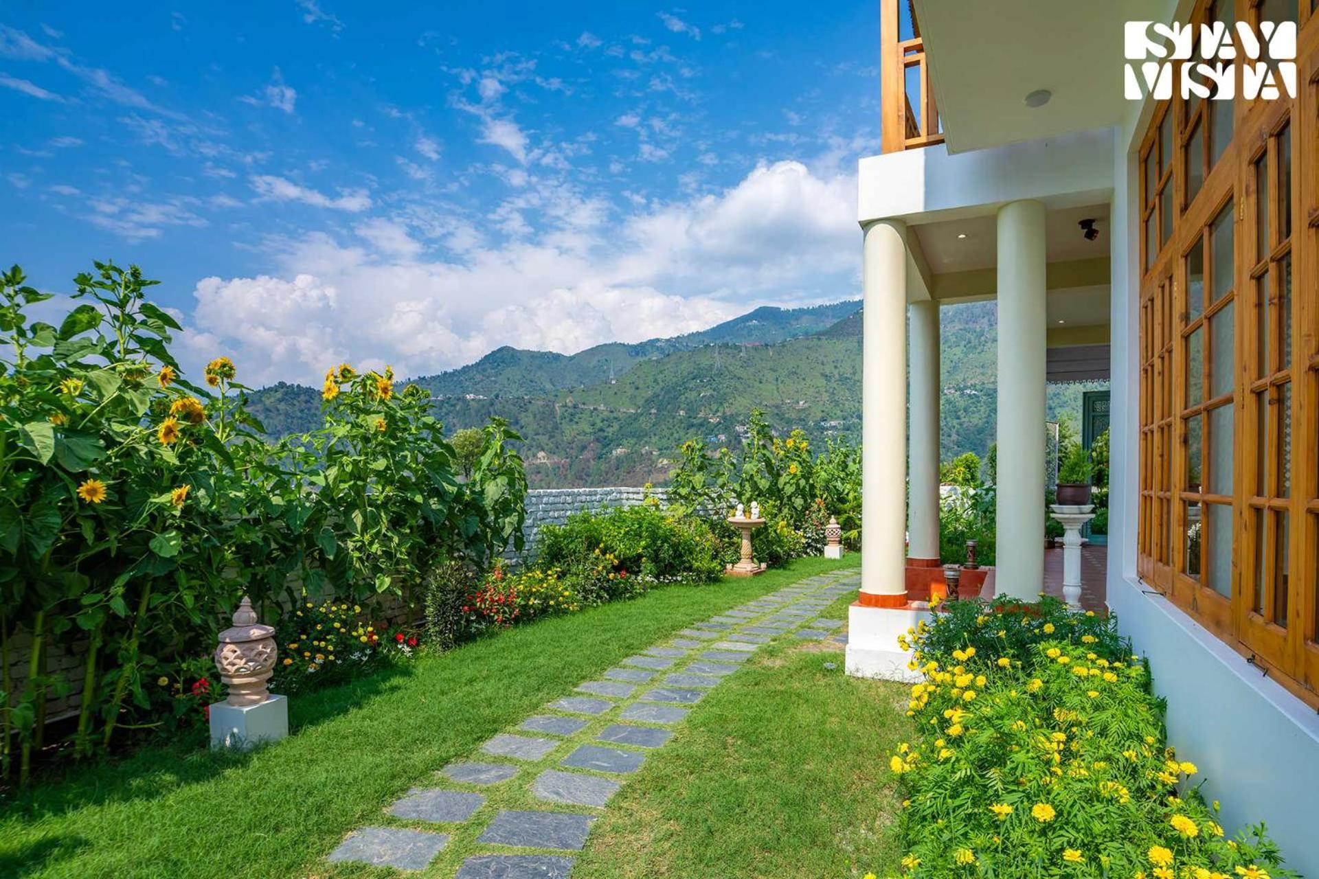 Stayvista At The Oakridge 4 Bhk Villa In Dharamshala With Jacuzzi & Balcony Csamba Kültér fotó